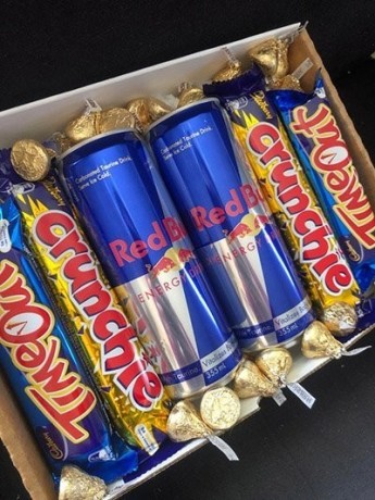 red-bull-gives-you-wings-gift-box-big-0